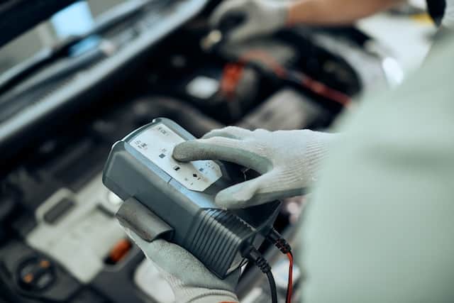 can a car battery die without warning