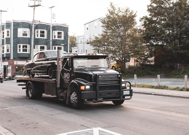 Heavy Duty Towing: Understanding its Challenges 