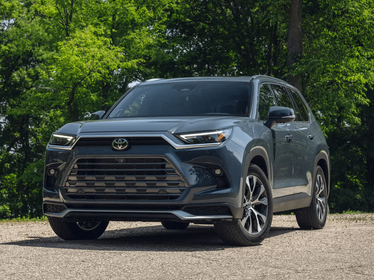 black toyota grand highlander