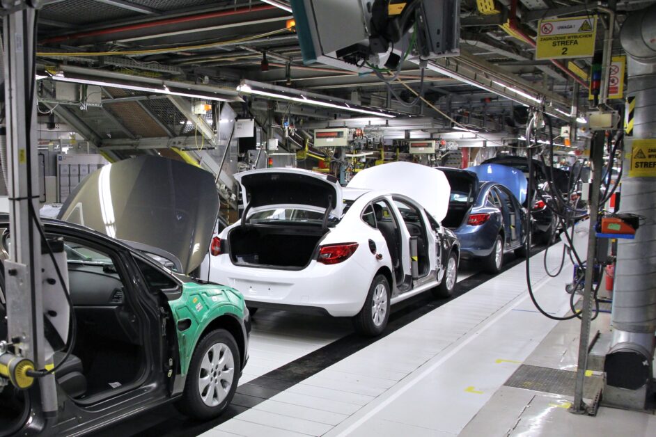 GM-Pushes-To-Kill-California-Gas-Car-Ban-A-Shift-in-the-EV-Landscape